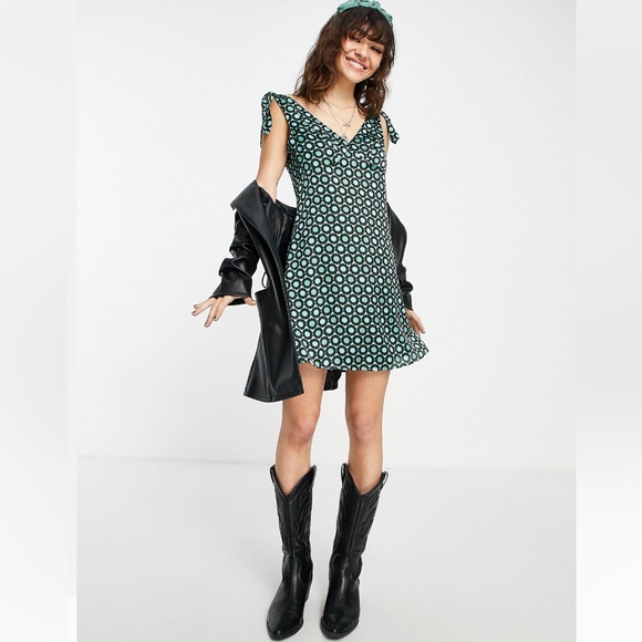 NWT TOPSHOP MINI US 12 SLIP-DRESS GEO PRINT GREEN - Picture 3 of 8
